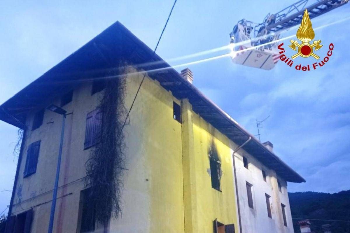 Pordenone, incendio in abitazione: salvata un'anziana - 