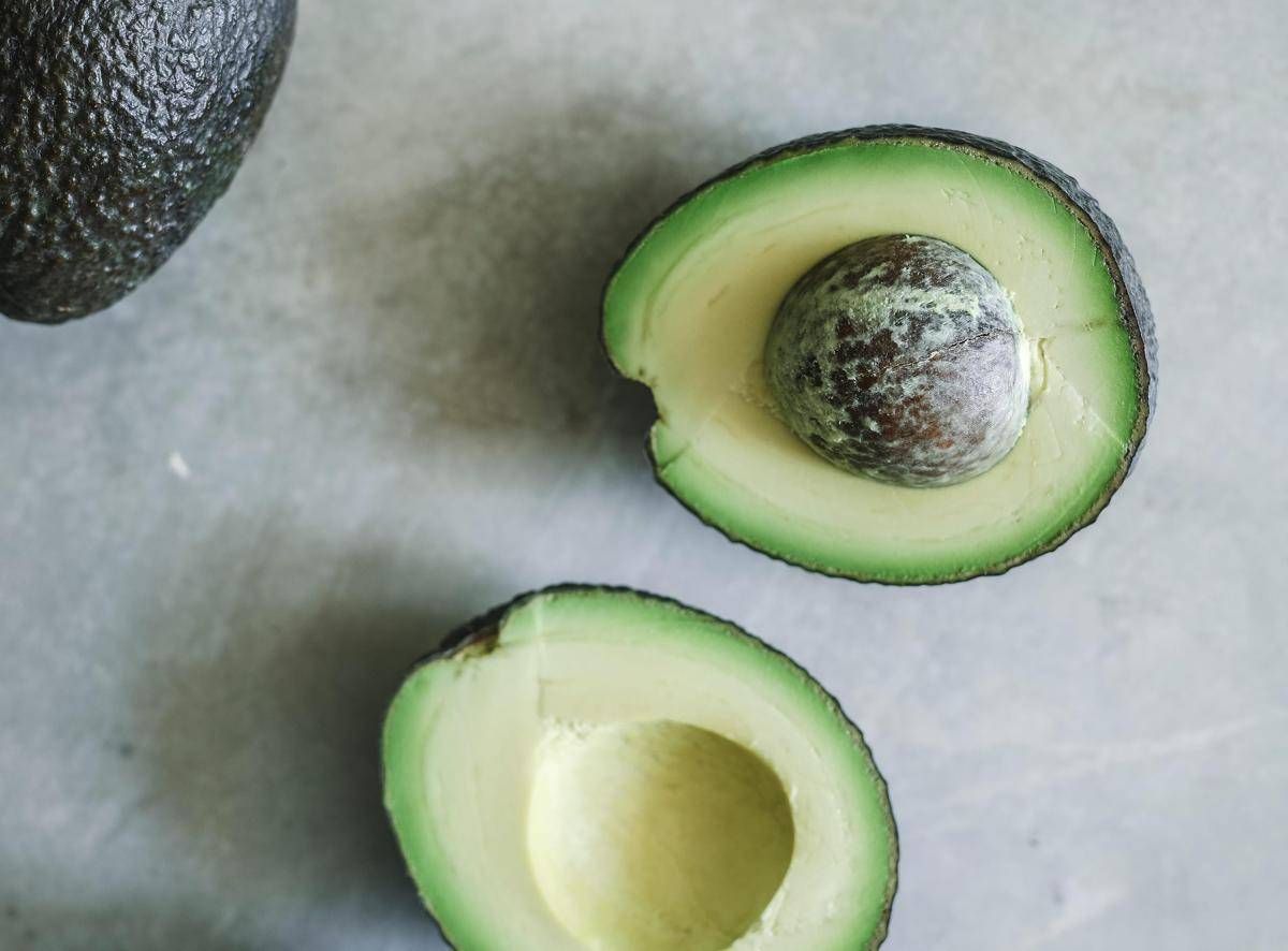 Avocado, tutto su questo superfood: pochi zuccheri, tanto potassio e aiuta il cuore - 