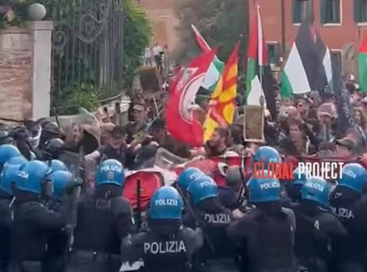 Biennale Arte, scontri tra polizia e pro Pal a Venezia. Serrata anti-Israele, chiusi 20 padiglioni - 