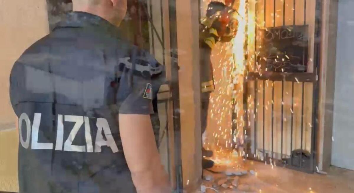 Polizia di Siracusa smantella rete di spaccio: arrestato giovane con minimarket della droga - 
