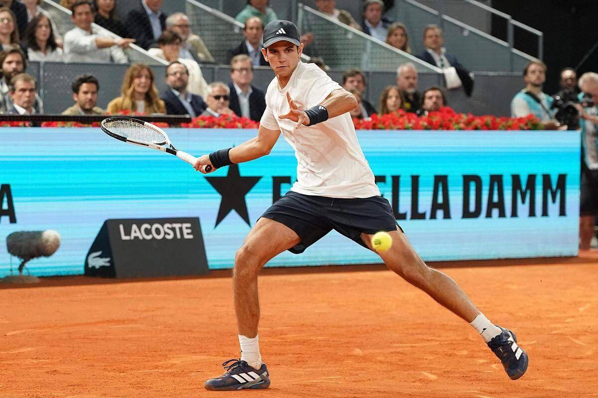 Roland Garros, padre di Jodar litiga con spettatori: "Non vi sedete qui" - 