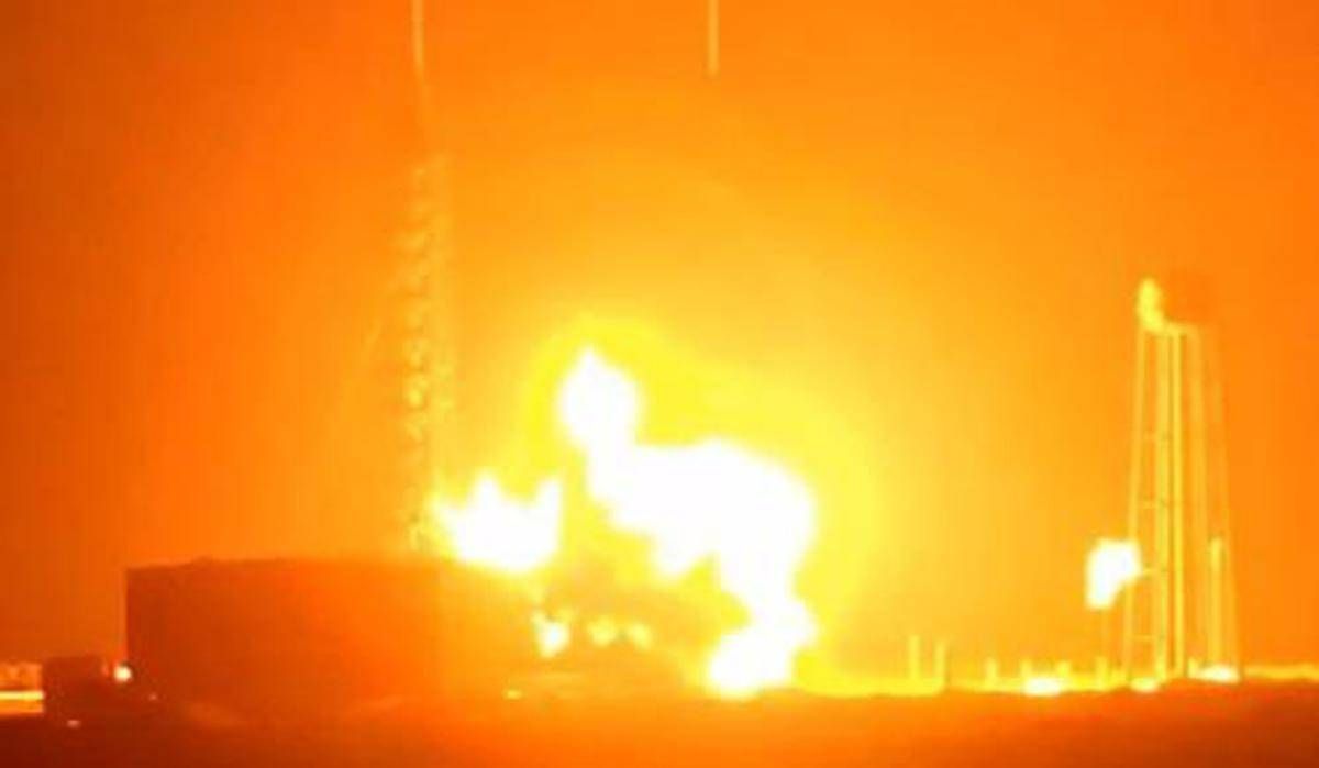 Il razzo di Blue Origin esplode durante il test sulla piattaforma di lancio, Bezos: "Personale al sicuro" - 