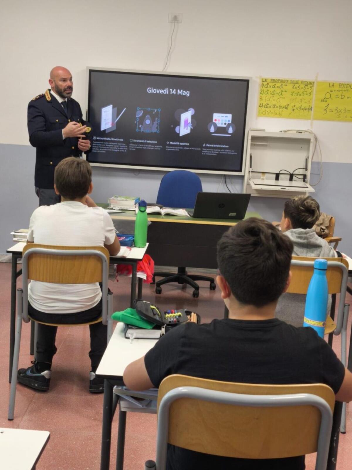 La Polizia di Catania promuove incontri di sensibilizzazione nelle scuole contro bullismo e criminalità - 
