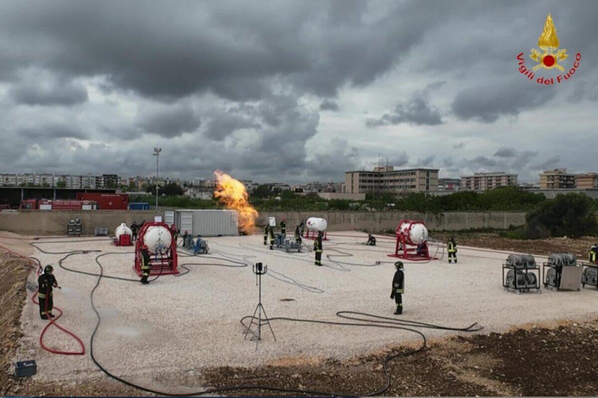 Corso Nazionale per Vigili del Fuoco sull'Intervento in Emergenza per GPL al Centro di Formazione di Puglia - 