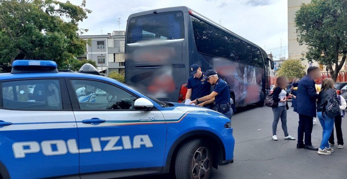 Polizia di Catania interviene per garantire la sicurezza del trasporto scolastico ad Acireale