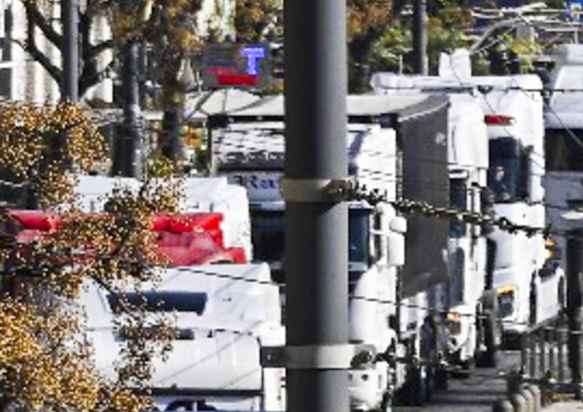 Caro carburanti, autotrasportatori sospendono sciopero dopo incontro a Palazzo Chigi. Via libera a nuovo decreto accise - 