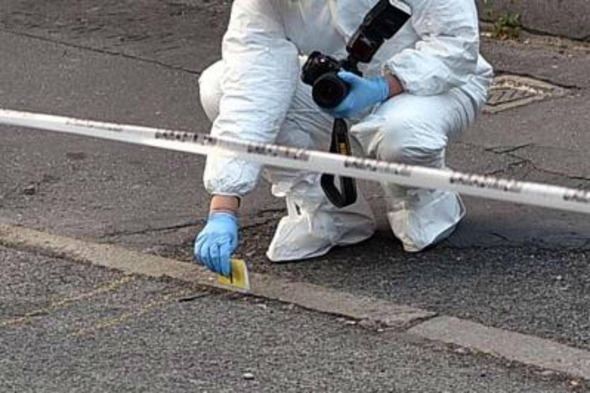 Irruzione e spari in un ristorante di Bisceglie, ucciso il caposala - 