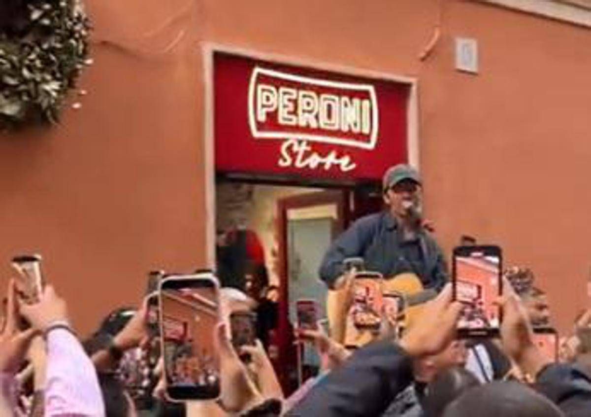 Fulminacci, il live a sorpresa a Roma per i fans? No per una birra - 