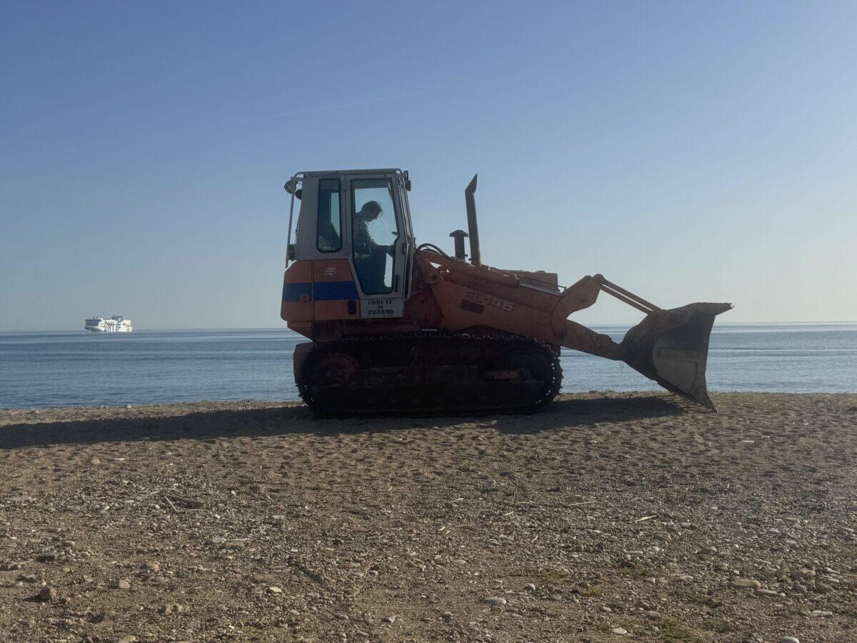 Pulizia degli Arenili: il Comune di Palermo Introduce Nuovo Mezzo Meccanico grazie alle Sollecitazioni della II Circoscrizione - 