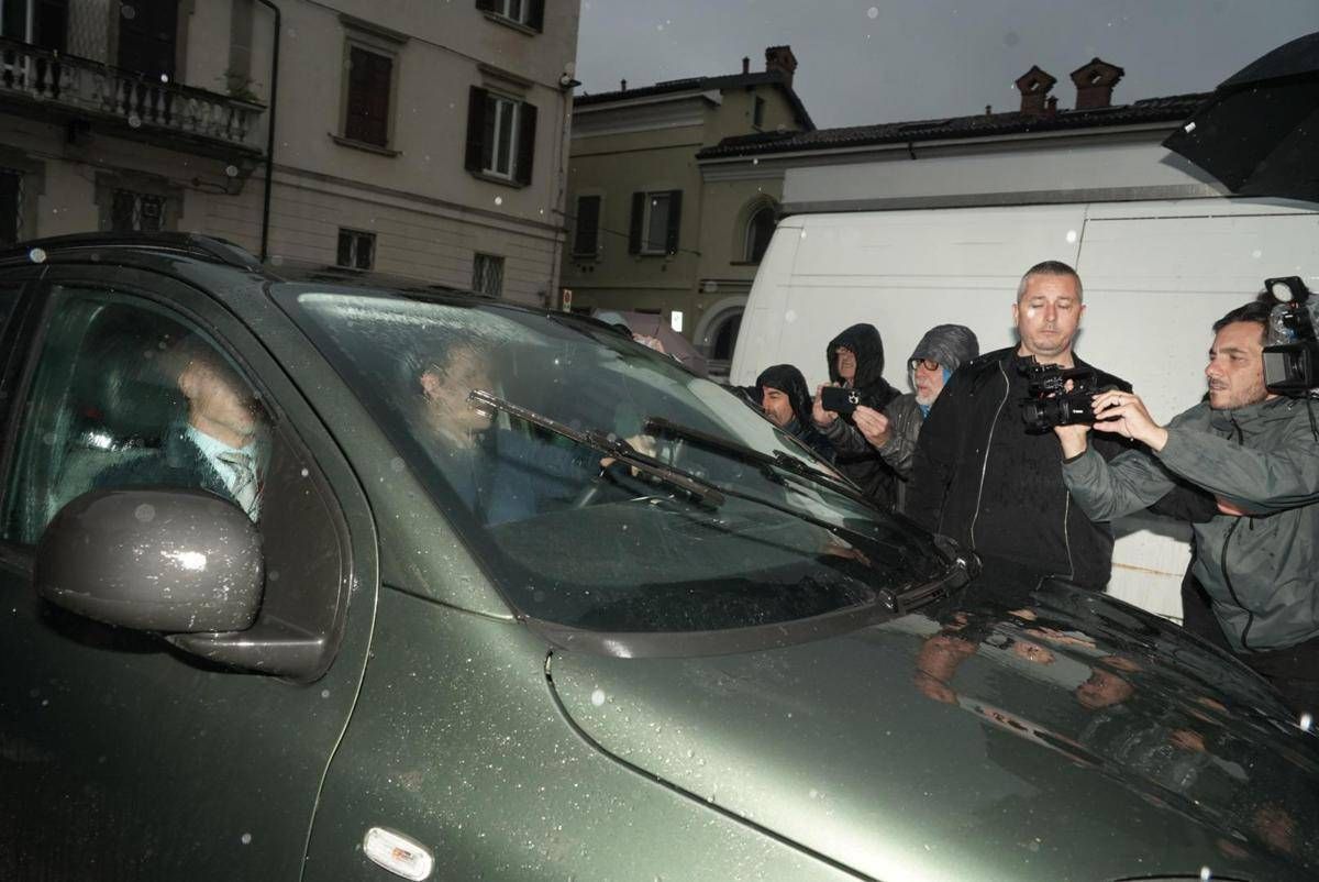 Caso Garlasco, Sempio arrivato in procura a Pavia: non risponderà a pm - 