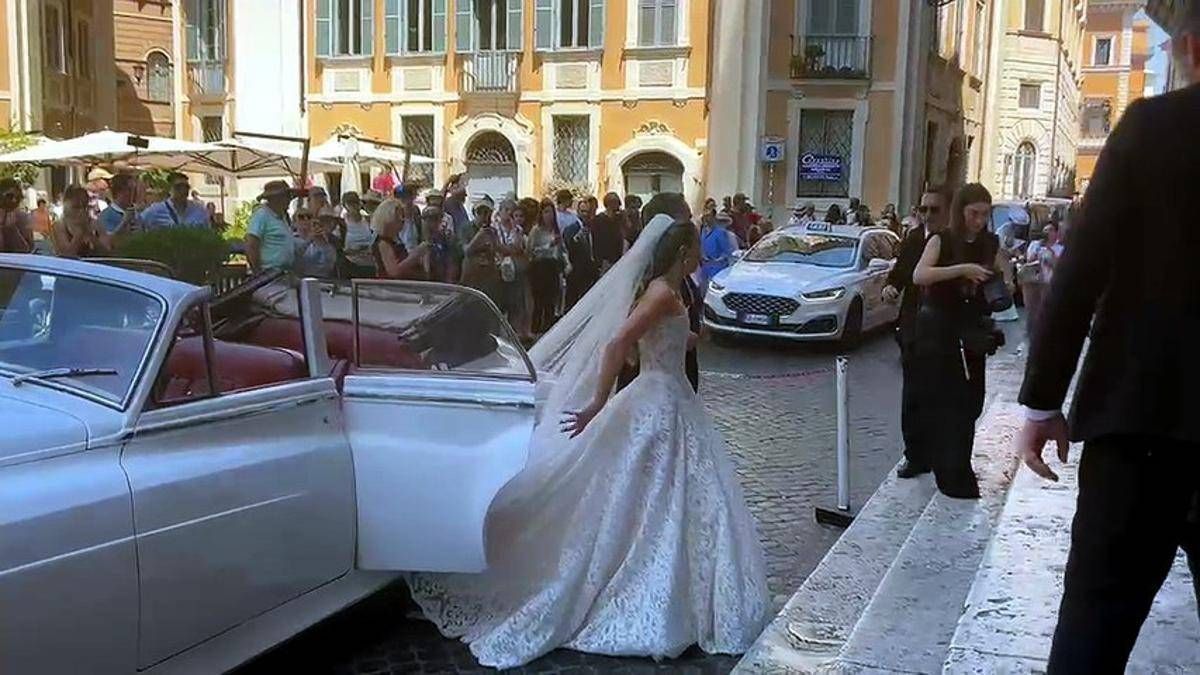 Matrimonio a Roma per Will Smallbone, centrocampista del Millwall: l'arrivo della sposa - 