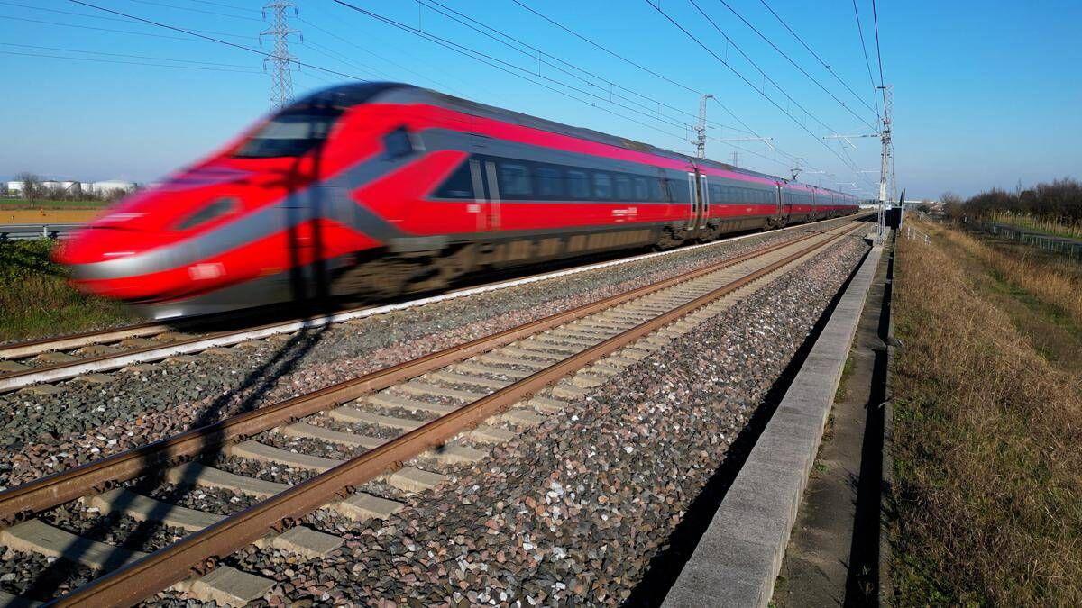 Danneggiata linea ferroviaria del Brennero, treni in ritardo di oltre un'ora - 