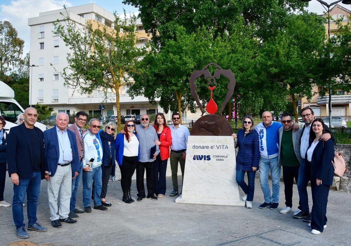 L'inaugurazione dell'opera "Donare è vita" da parte di AVIS Sicilia celebra la solidarietà e la donazione di sangue - 