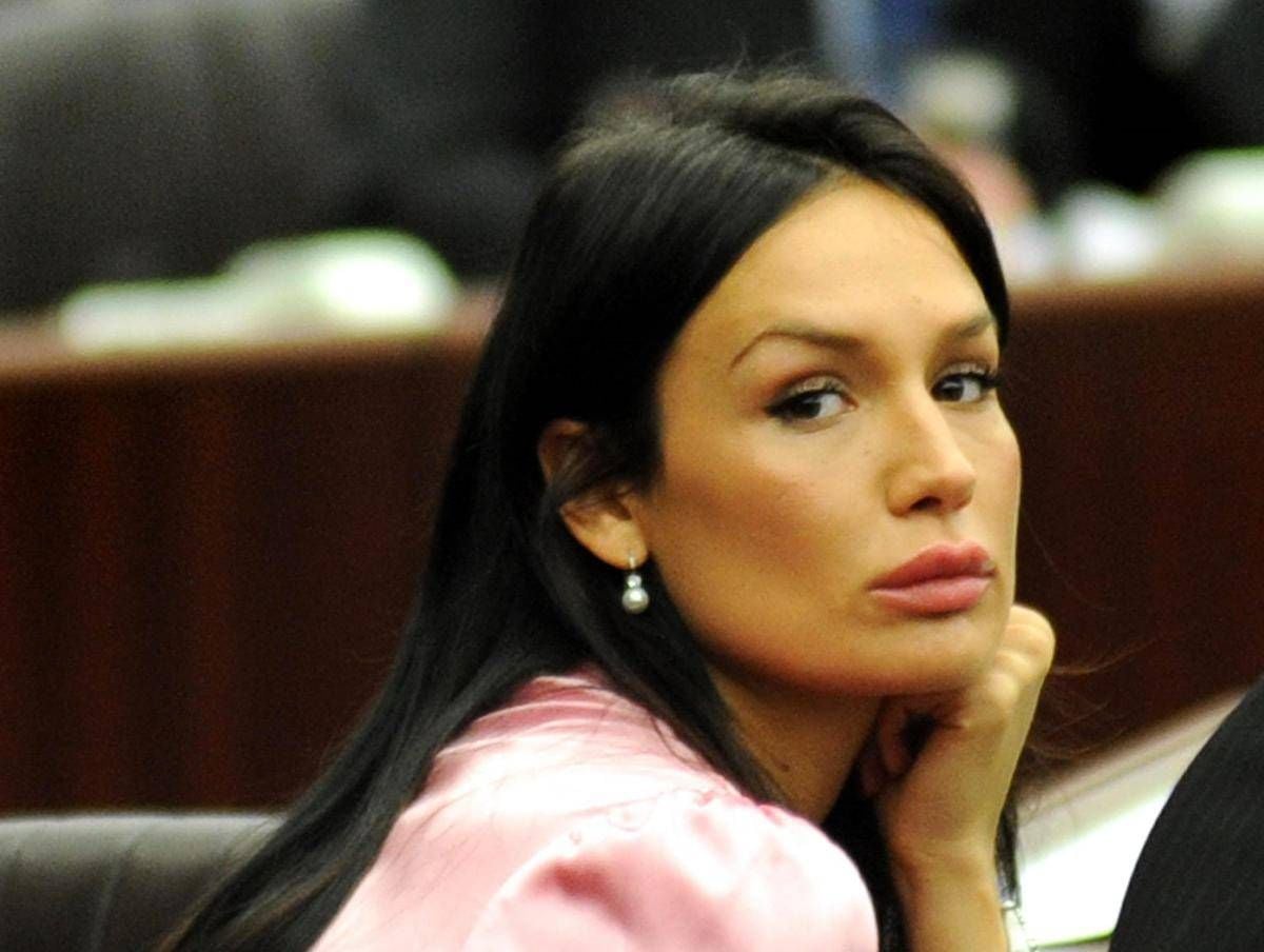 Minetti e il compagno contro giornalista del Fatto: "Basta falsità, chiederemo i danni" - 