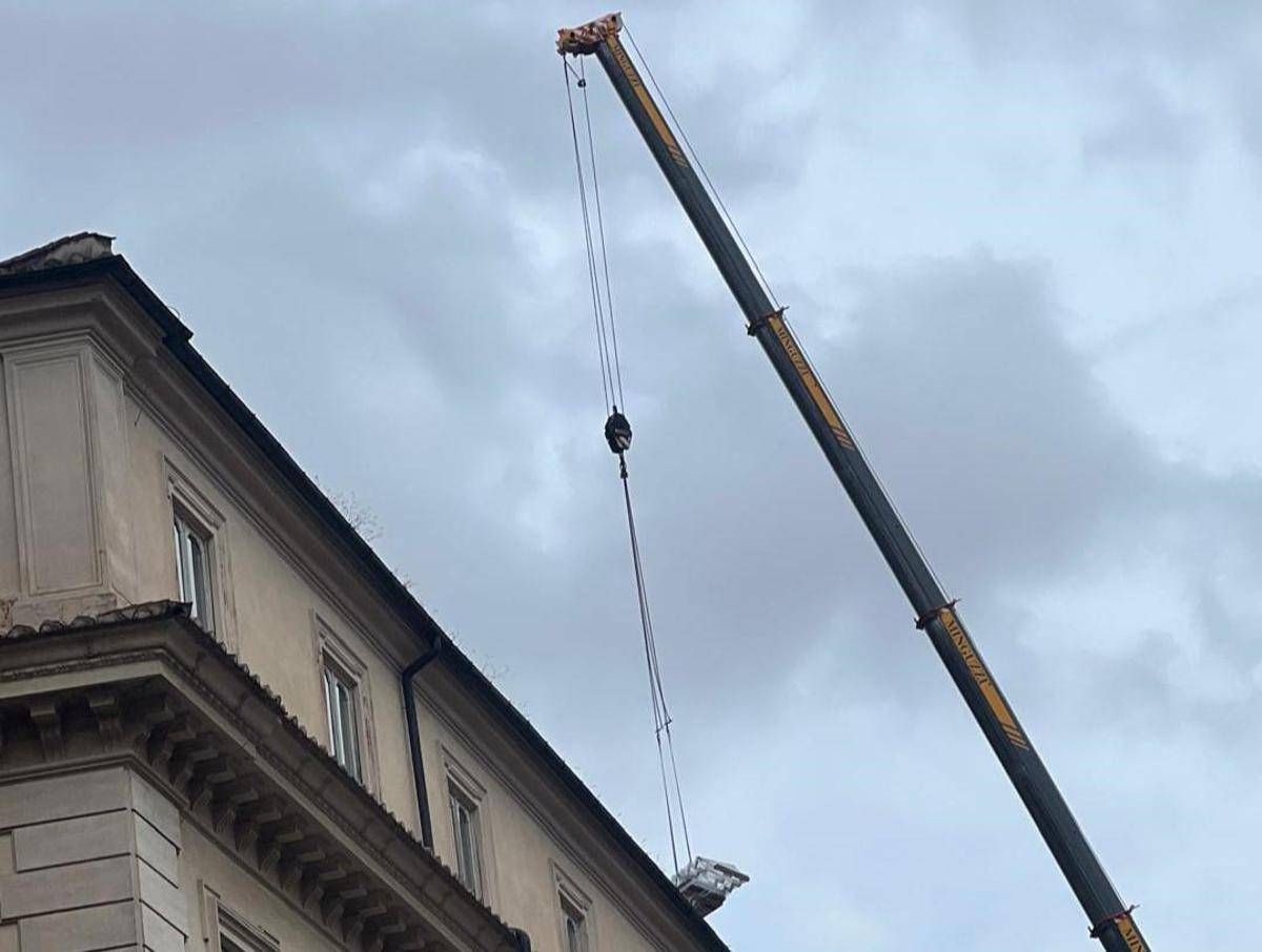 Palazzo Chigi, spesa da 200mila euro per tre nuovi pennoni sul tetto - 