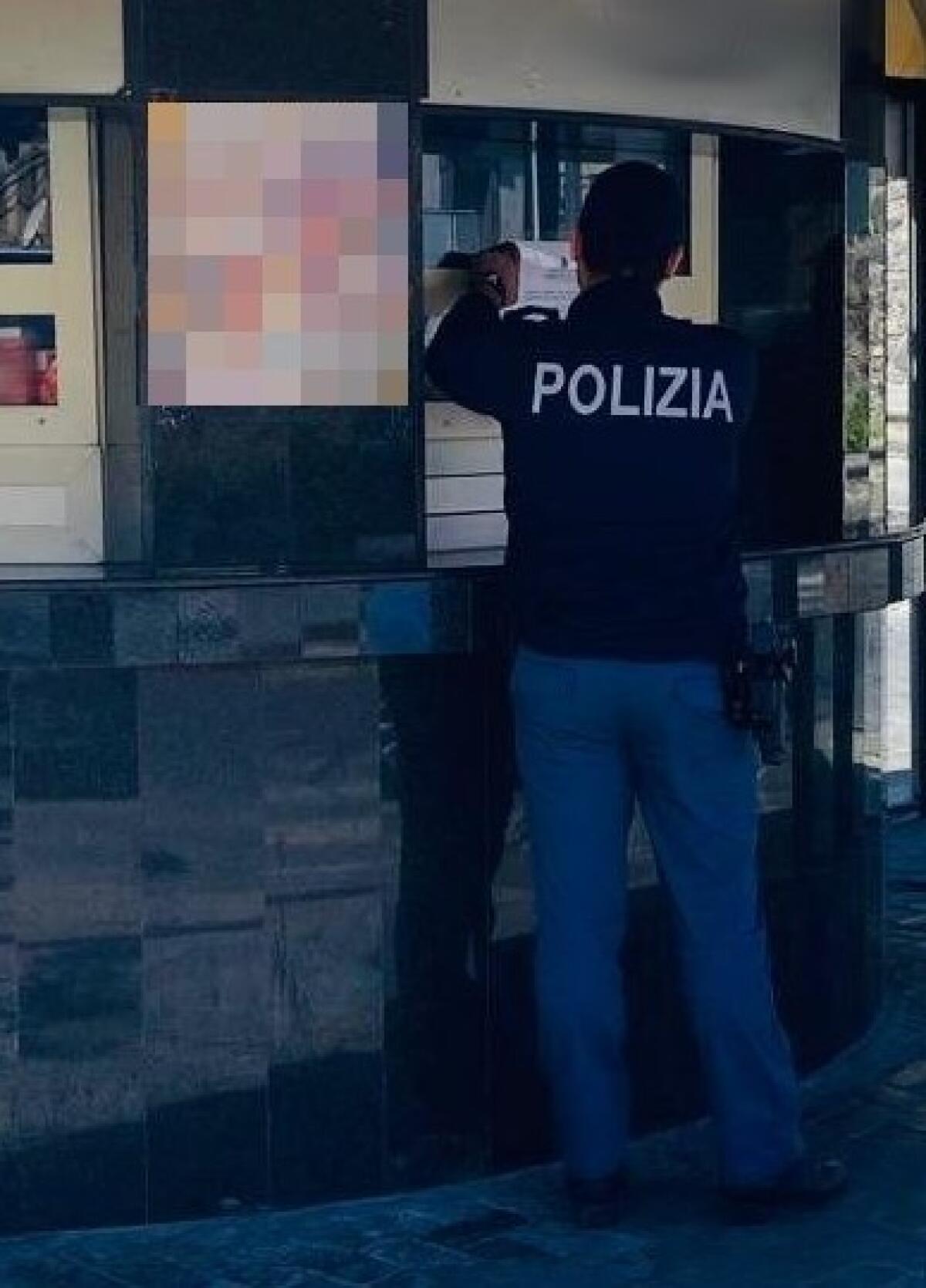 Polizia di Catania sospende chiosco-bar per attività di pregiudicati nel centro di Adrano - 
