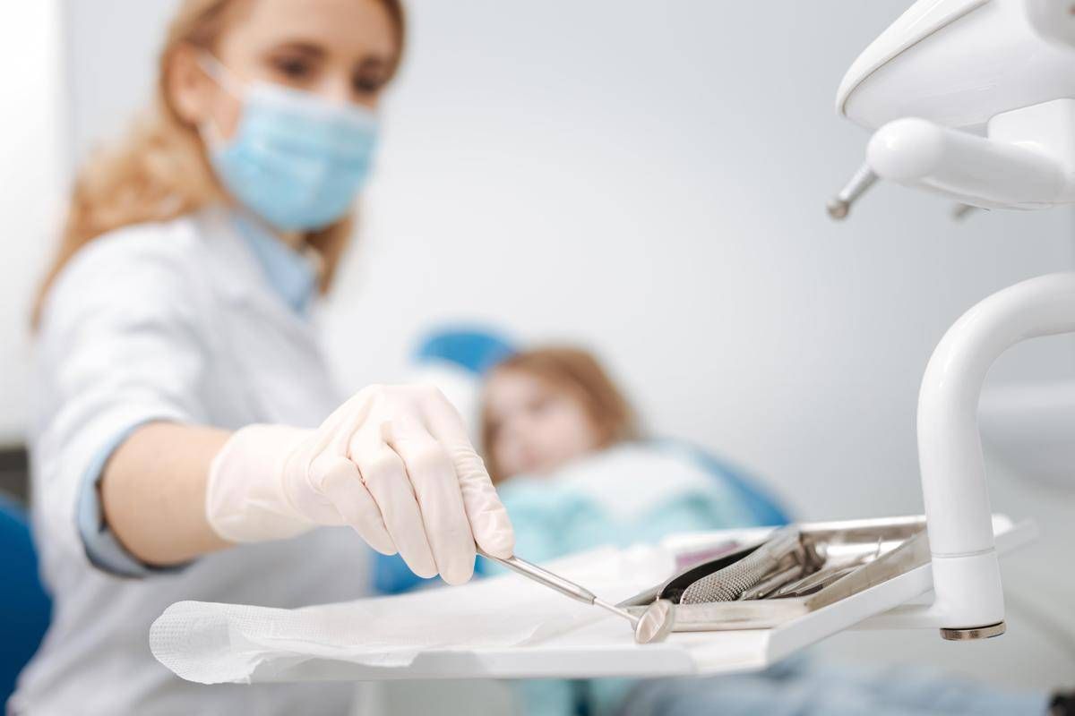 Gas esilarante contro la paura del dentista, sedazione cosciente per riavvicinare gli italiani alle cure - 