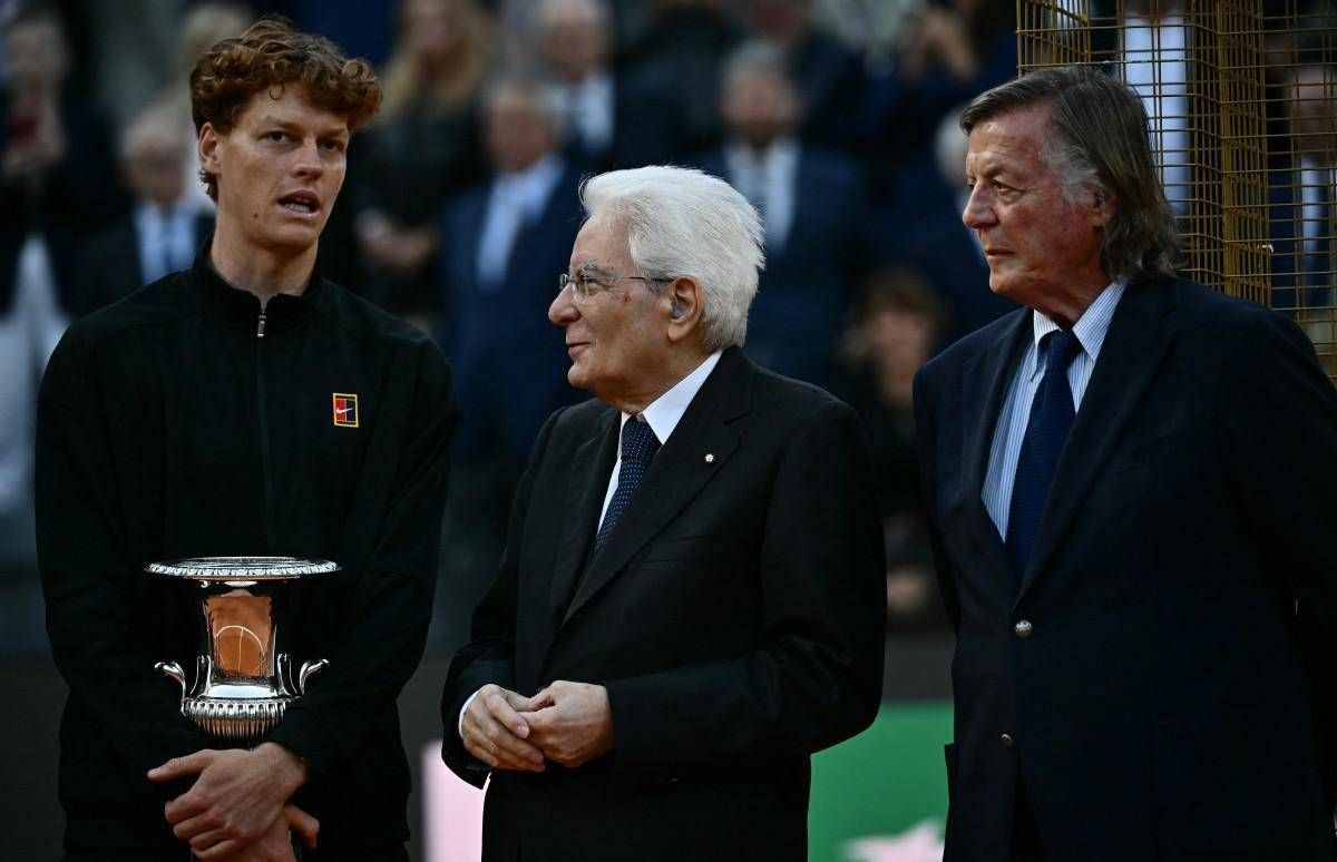 Il 'signor Mattarella' trionfa agli Internazionali, dalla standing ovation al trofeo a Sinner - 