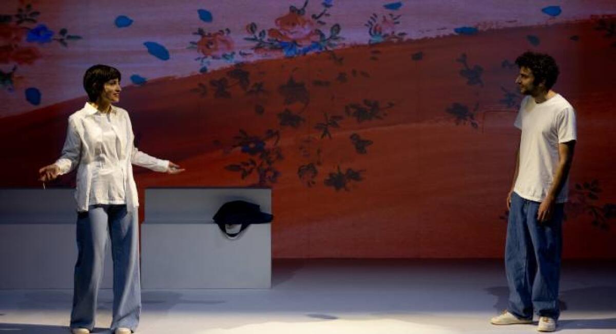 Bianco: La Commedia che Esplora la Vita e la Morte al Teatro Biondo di Palermo - 