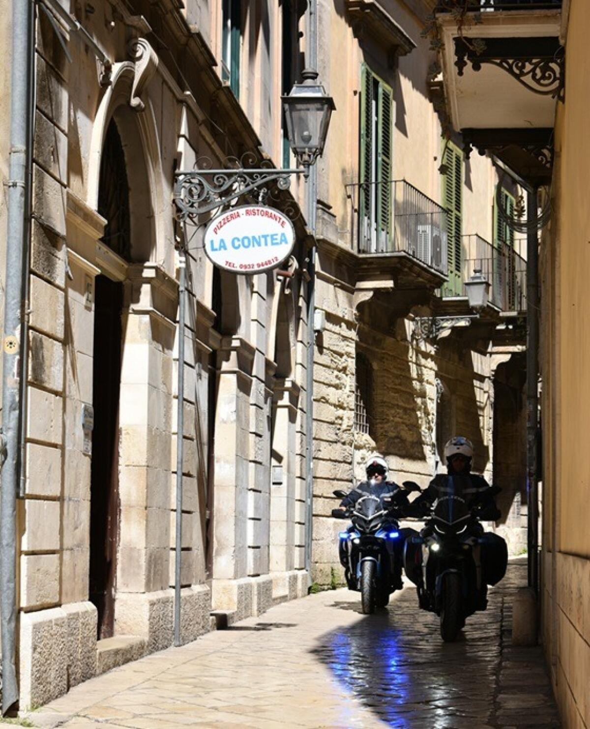 Arresto per estorsione a Modica: Polizia di Ragusa interviene dopo aggressione con coltello - 