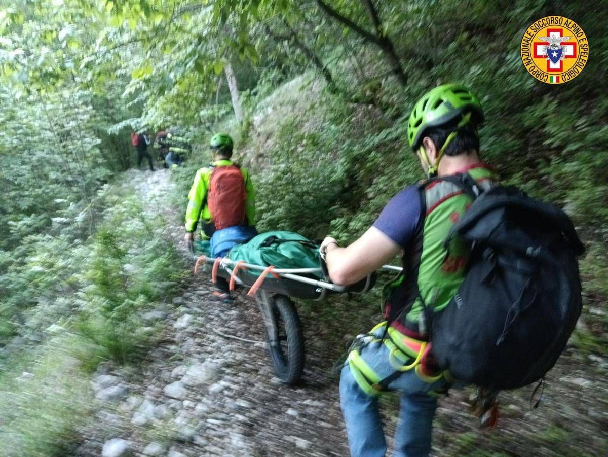 Precipita in un dirupo e finisce nel torrente, morto escursionista - 