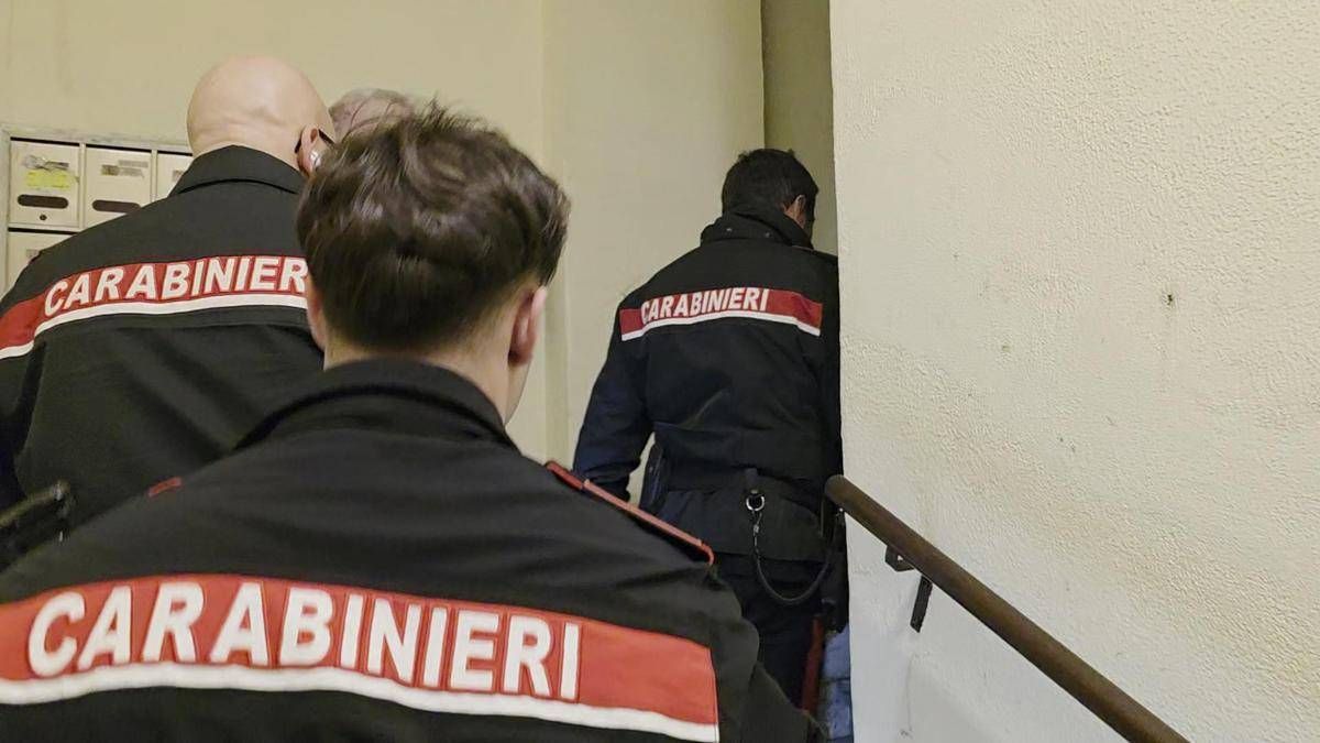 Ostia, accoltellato al torace dalla compagna durante lite: è grave - 