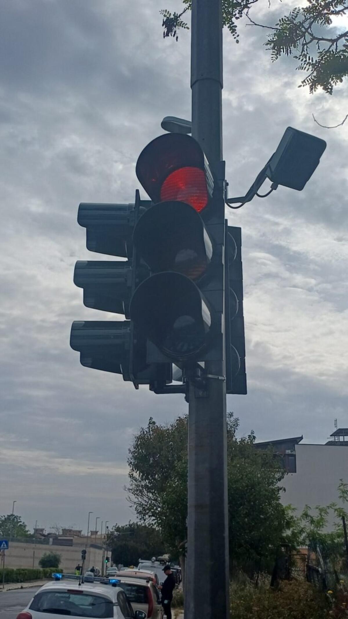 Nuovo semaforo pedonale in via Pitré Alta: un'iniziativa del Comune di Palermo per migliorare la sicurezza stradale - 
