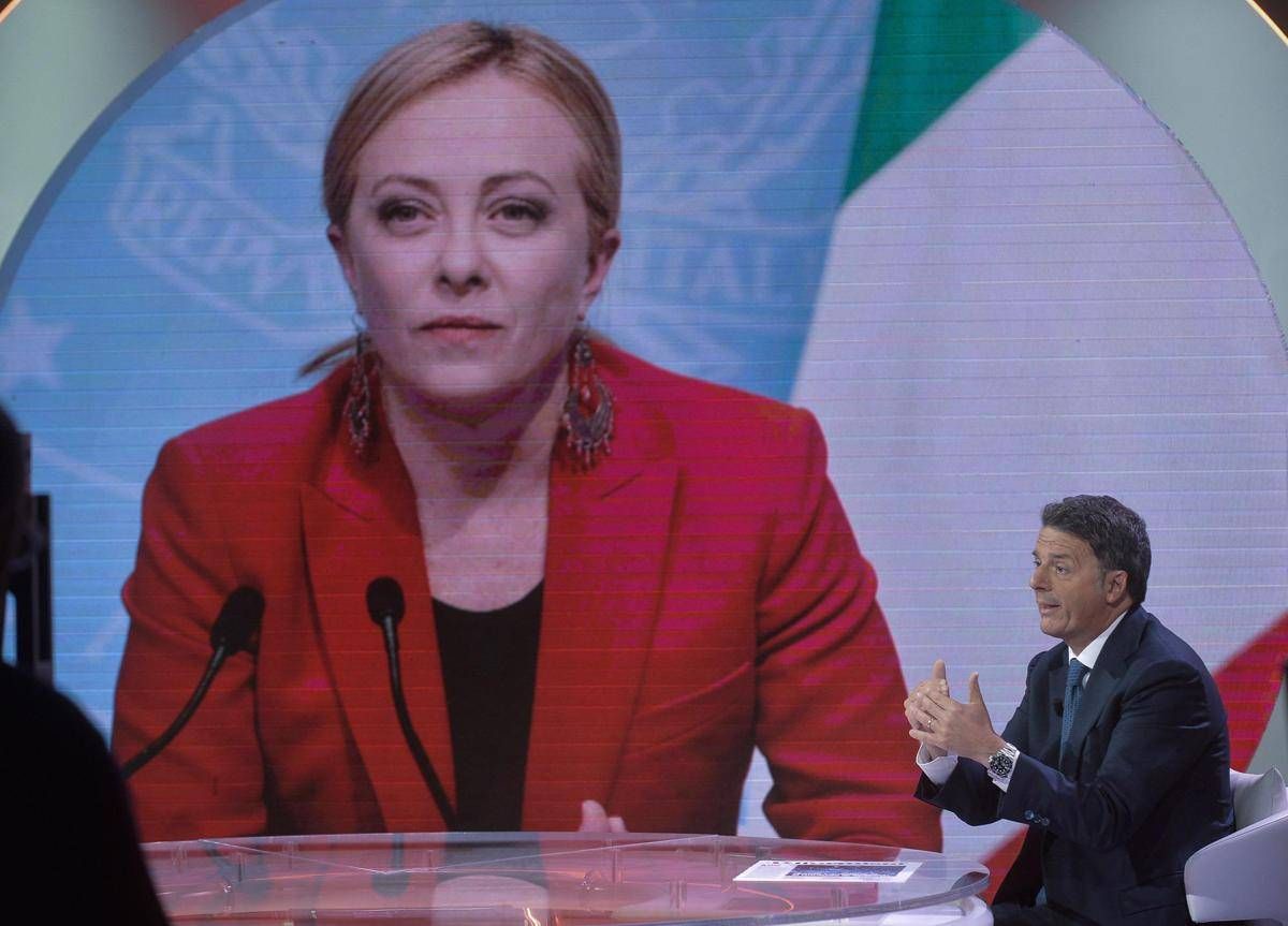 Meloni: "Io furibonda per la campagna di Renzi nelle stazioni? Non è vero" - 