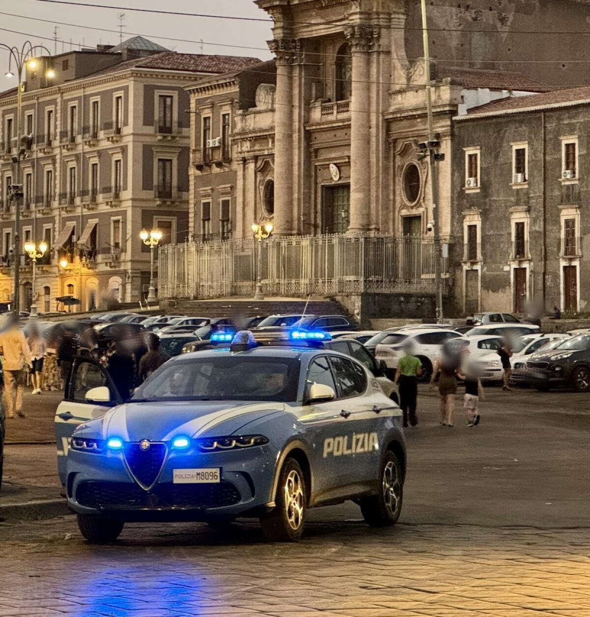 Controlli della Polizia a Catania: sanzioni per irregolarità in panineria e lounge bar - 