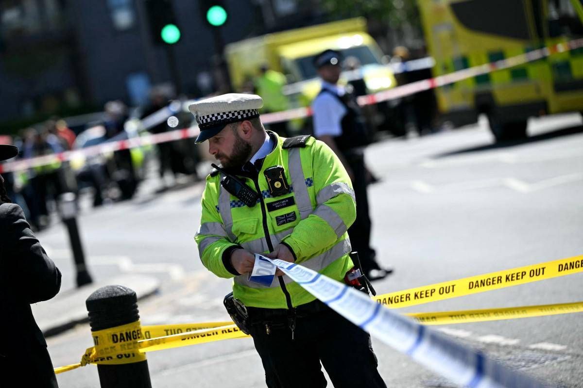 Londra, incendio doloso in ex sinagoga: indaga l'antiterrorismo. Vertice a Downing Street su antisemitismo - 