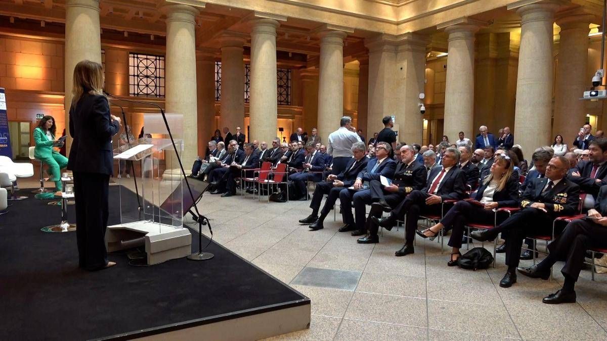 Porti, Crosetto ad Assiterminal: "Sicurezza mari coincide con sicurezza economica e strategica della Nazione' - 