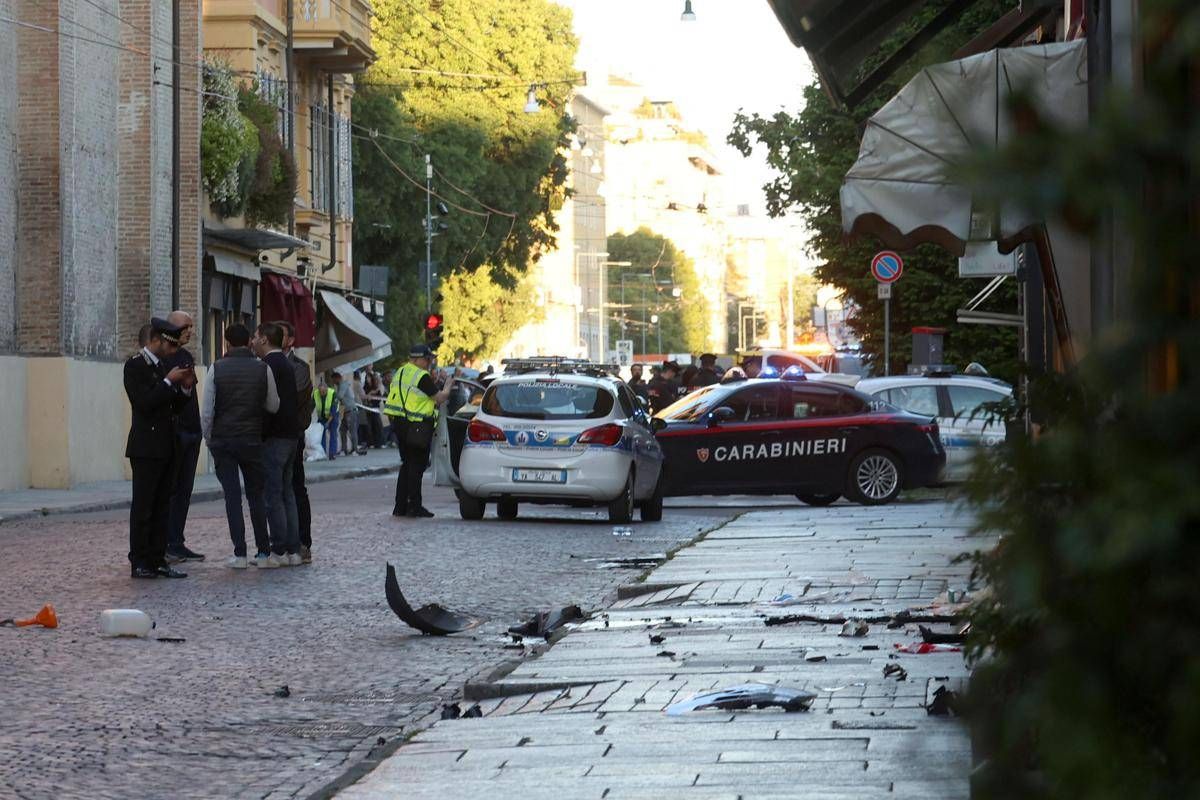 Auto sulla folla a Modena, gravi ma stabili le condizioni di quattro feriti - 