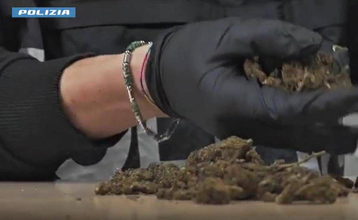 Maxi operazione della polizia: 1.335 arresti, sequestrati 450 kg di droga - 