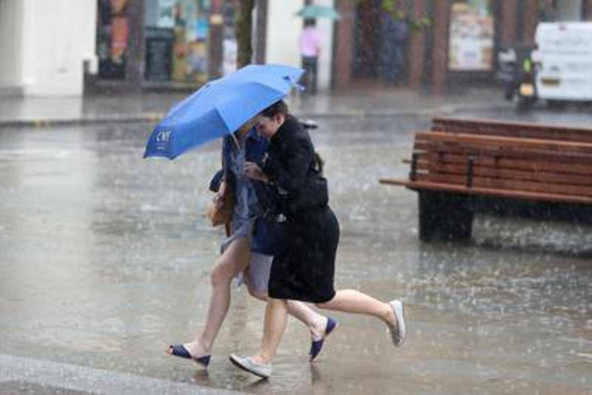 Tornano i temporali, dopo il caldo record ecco il maltempo: le previsioni meteo - 