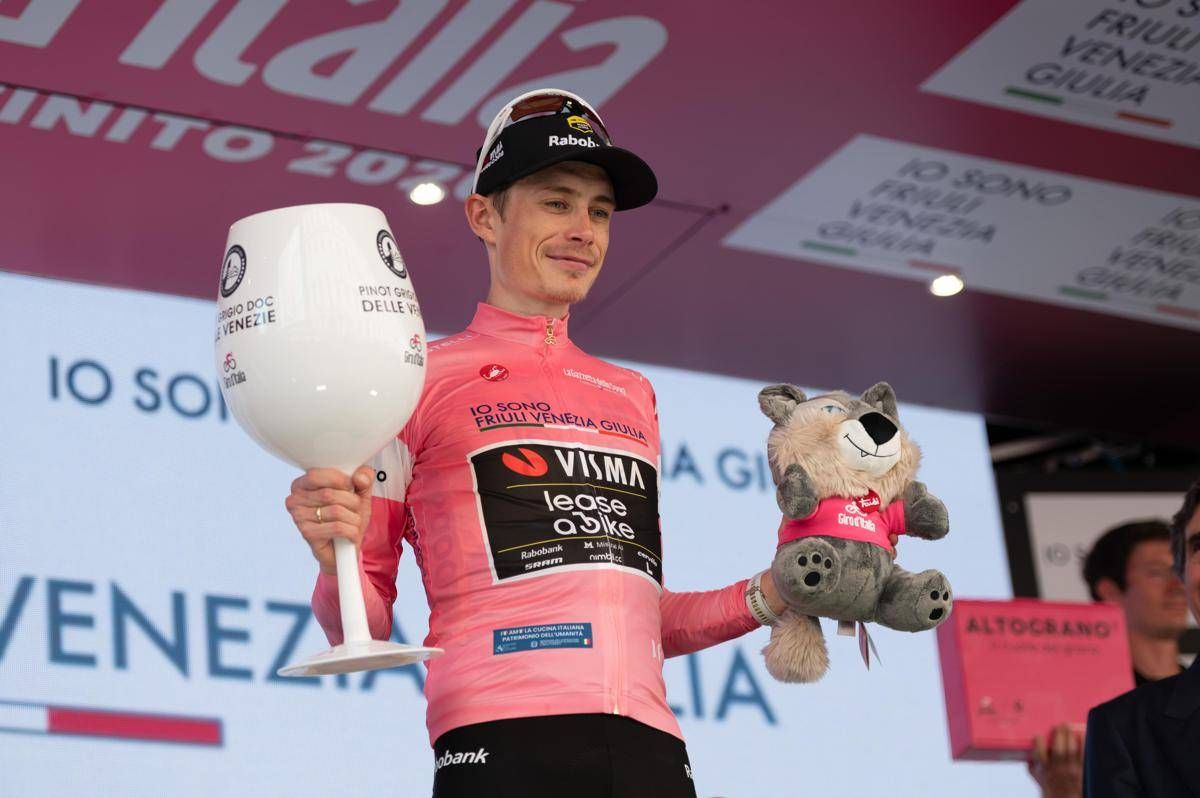 Giro d'Italia, Vingegaard vince anche la 16esima tappa e resta maglia rosa - 