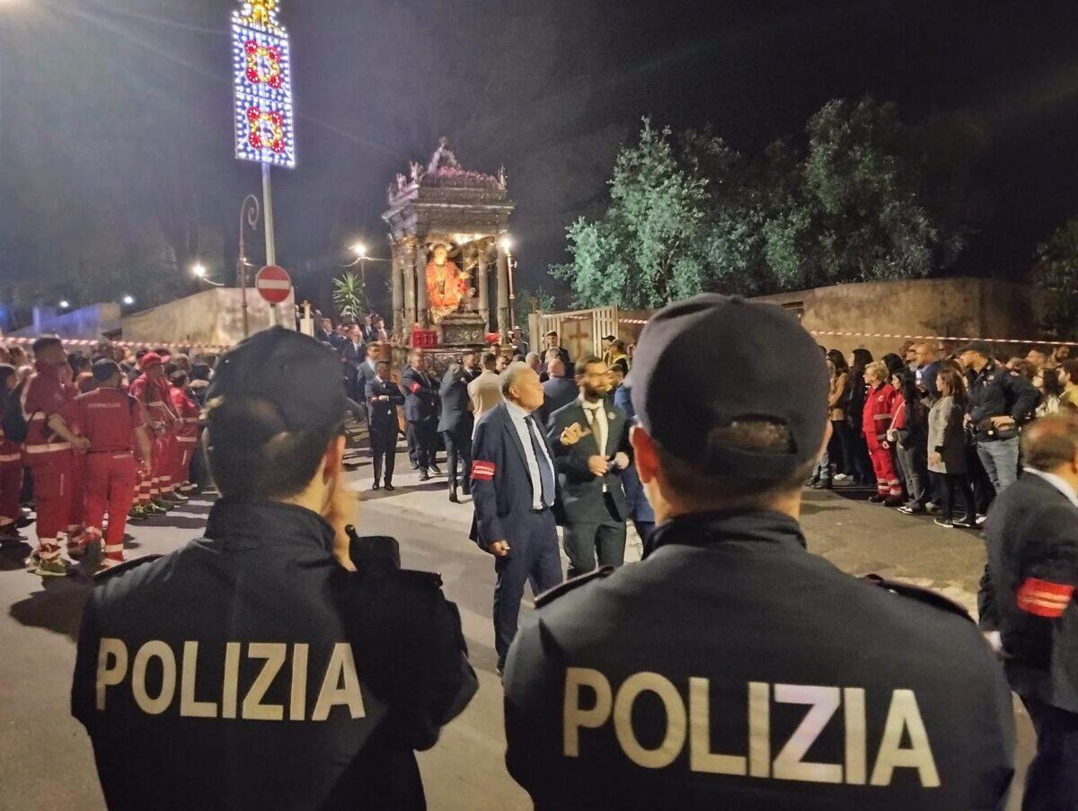 Arrestato un uomo a piedi durante i festeggiamenti a Lentini: intervento della Polizia di Siracusa. - 