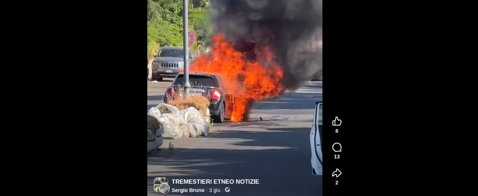 Auto in fiamme a Tremestieri Etneo: Minicouper parcheggiata prende fuoco vicino al Parco Cristallo - Credit Foto/ Video Sergio Bruno
