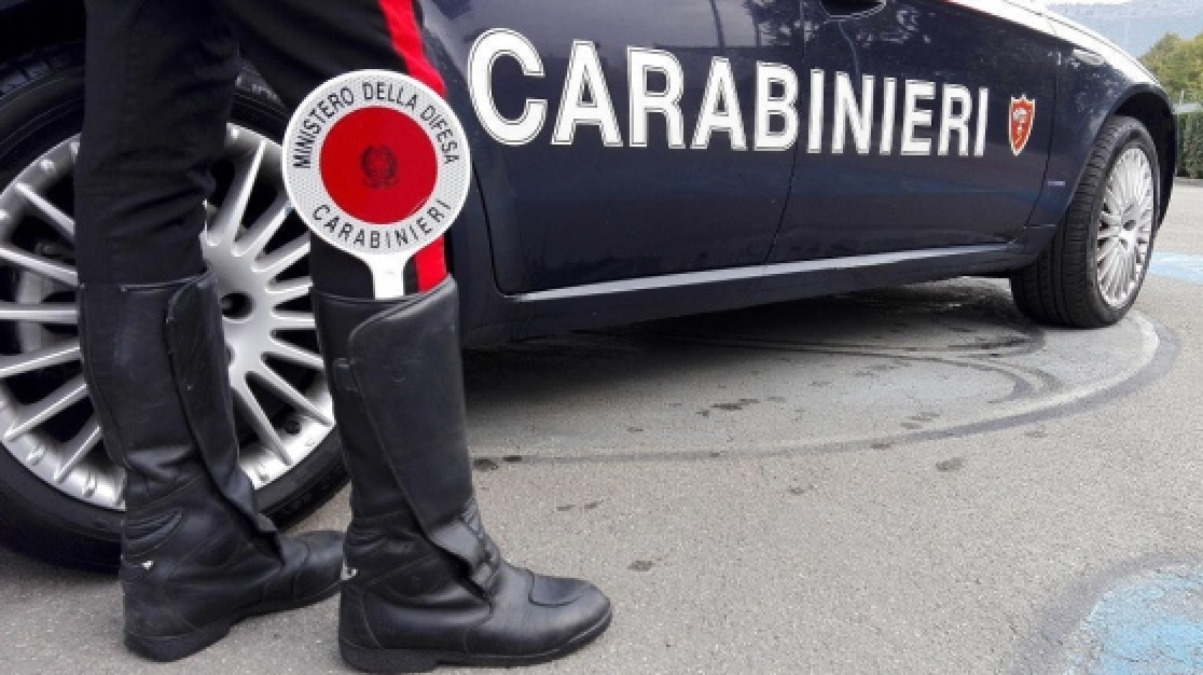 Catania: 23enne arrestata dopo aver picchiato la madre per ottenere fino a 15 euro al giorno per la droga - 