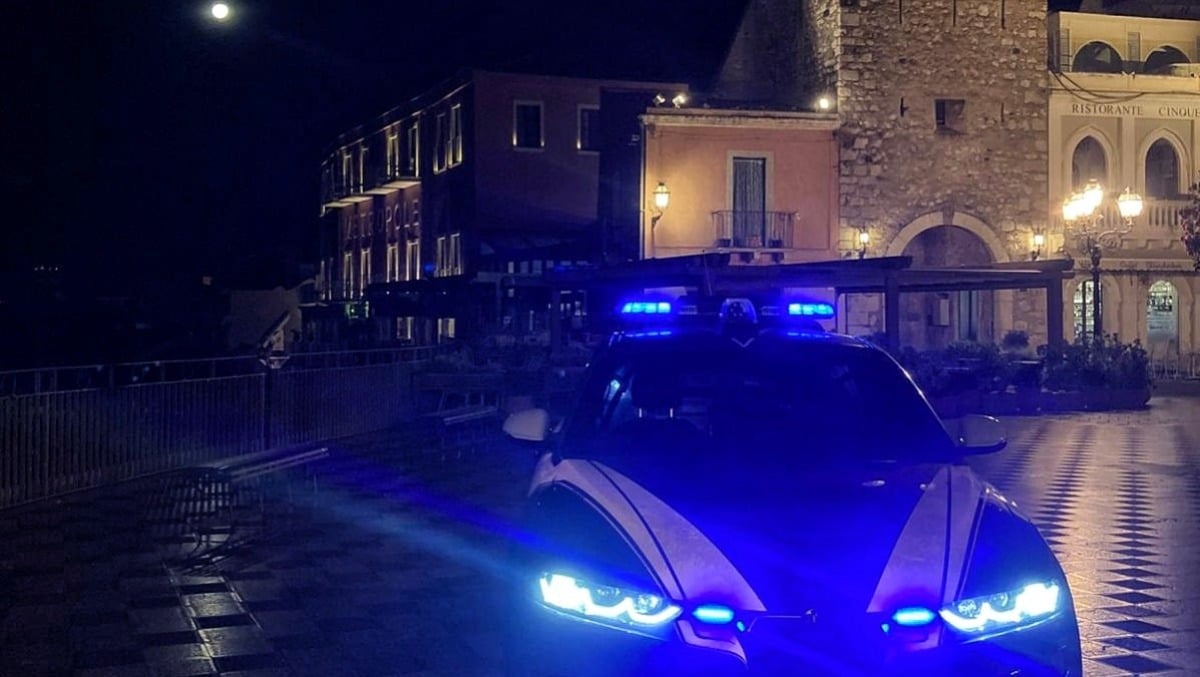 Taormina: la Polizia esegue due fermi per tentato omicidio dopo video di auto che investe pedoni - Credit Foto Questura di Messina
