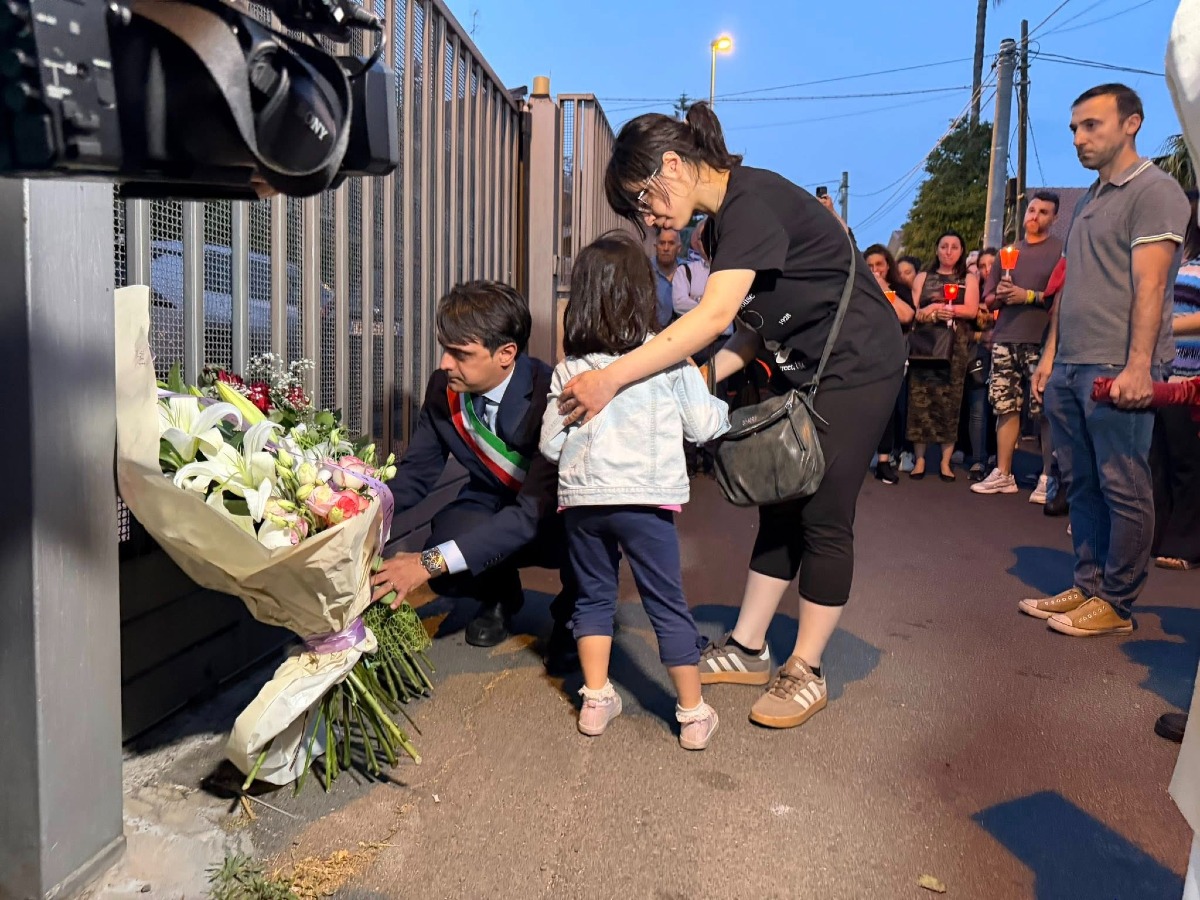 Misterbianco, il sindaco Corsaro: «Denunciate» dopo la violenza su Alessandra Bruno; centinaia in marcia silenziosa - Credit Foto Marco Corsaro