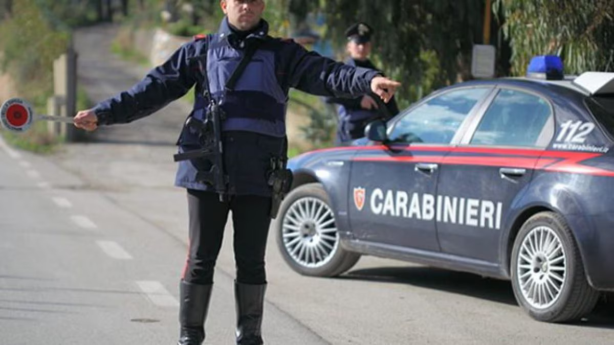 Paternò: denunciato un 24enne per minacce con bottiglia rotta in piazza - 
