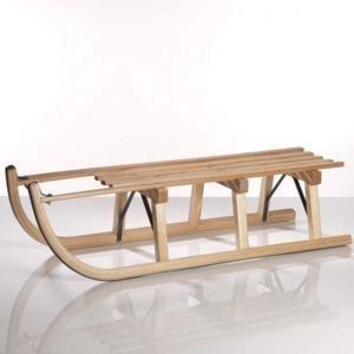 La slitta di legno: il simbolo degli inverni di una volta - 