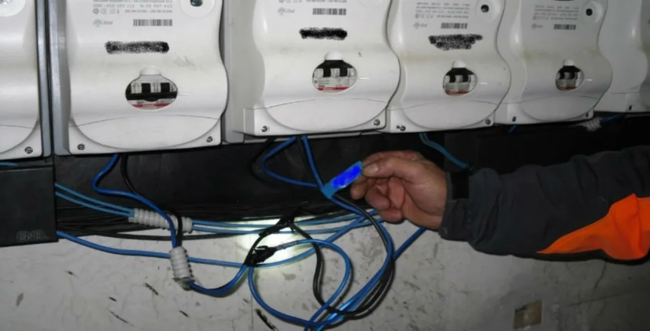 Carini: 8 denunciati per furto di energia, danno stimato di 19 mila euro e rischio incendi - 