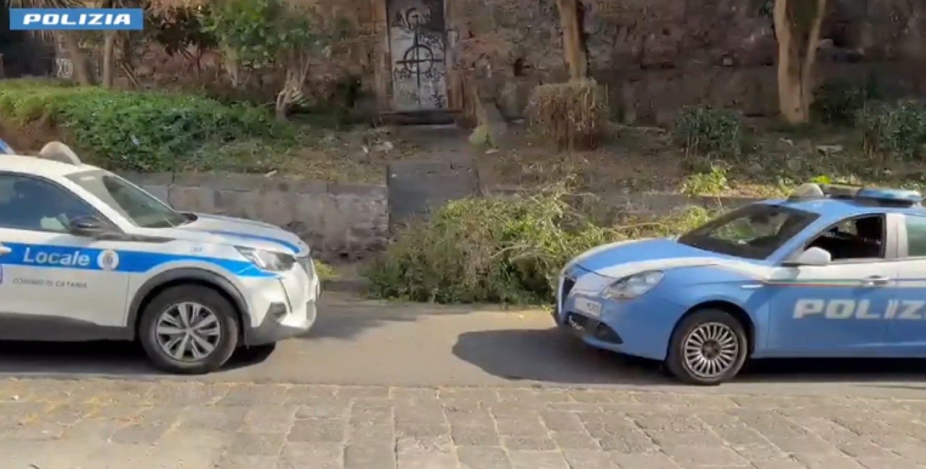 Bonifica a piazza Asmundo: sgomberati accampamenti e ripristinata l'area attorno al Teatro Greco - 