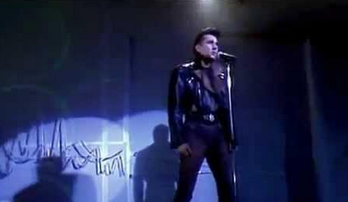 Bella età di Scialpi: l’inno spensierato di una generazione - 