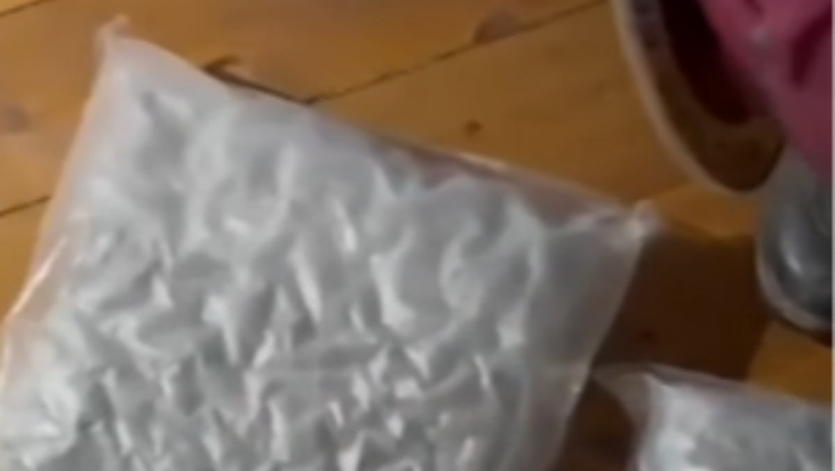 Picanello (Catania): 21enne arrestato con oltre 5 kg di droga nascosti in salotto - 