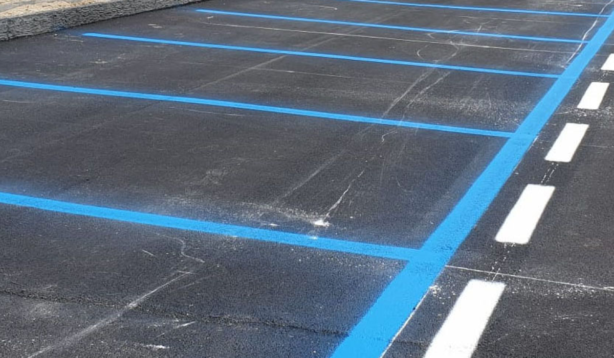 Mascali riattiva le strisce blu a Fondachello: 1,50 €/h e abbonamenti per regolare il traffico - 