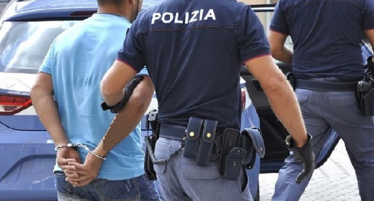 Palermo: arrestato un 'trasfertista' delle truffe con 10.000 euro e gioielli nello zaino - 