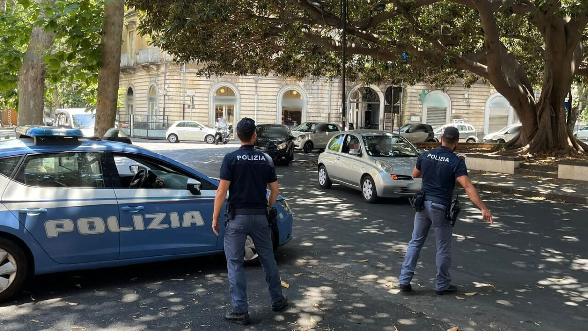 Catania, controlli in centro: l'unico motociclo assicurato era rubato; conducente denunciato - 