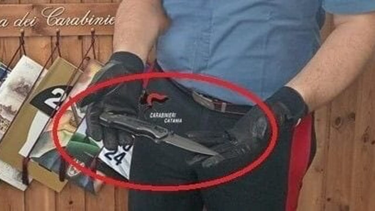 Quattordicenne sorpreso con un coltello nel bagno di un bar a Belpasso - 